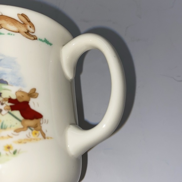 Vintage Bunnykins child’s two handled mug by Royal Doulton. - Picture 7 of 10